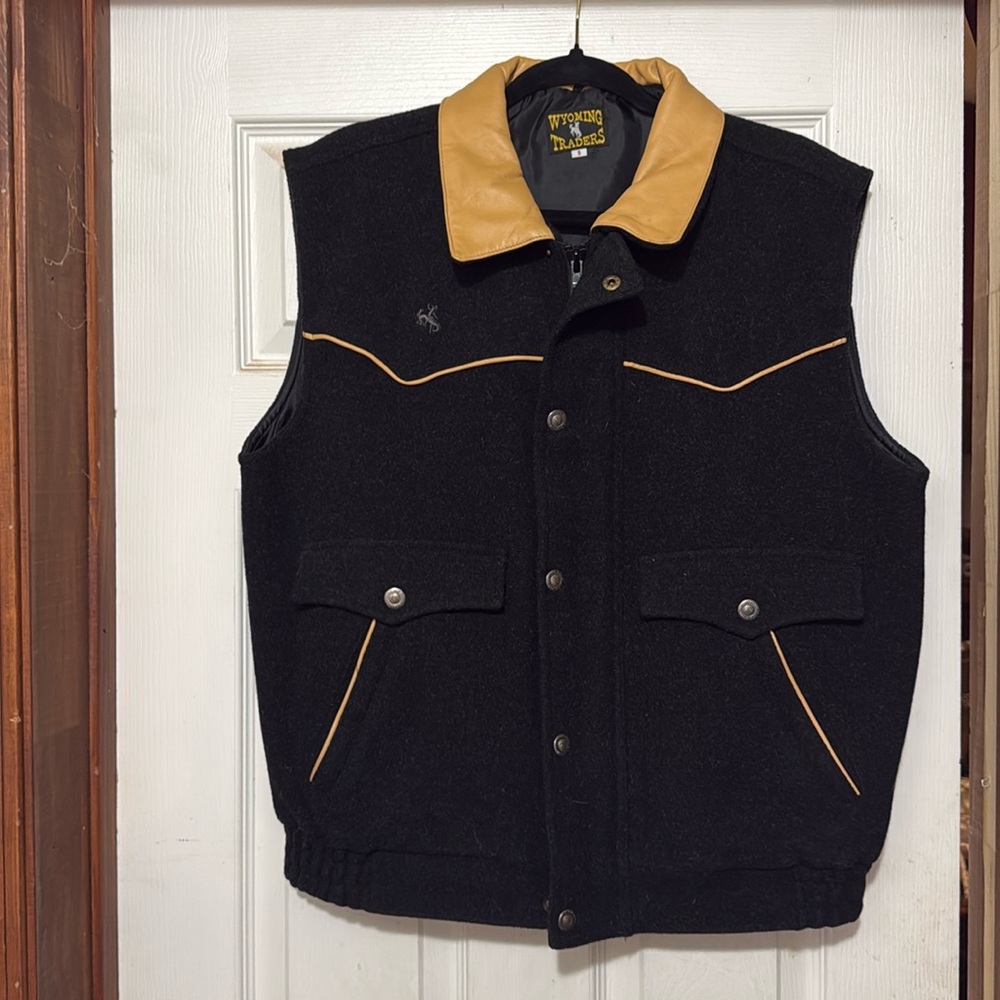 Wyoming Traders Men’s Western Vest Small Excellent Used Condition
